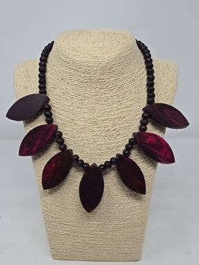 Vtg colored wood carved beaded necklace leaf statement fashion jewelry red Boho
